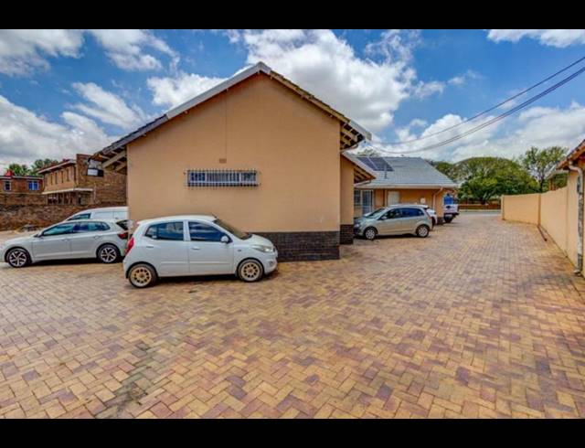 BUSINESS FOR SALE IN KEMPTON PARK EXT 04